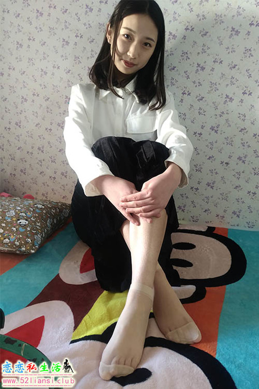 [学妹校园寝室丝短袜美脚]-第008期燕燕 【42P/198M】