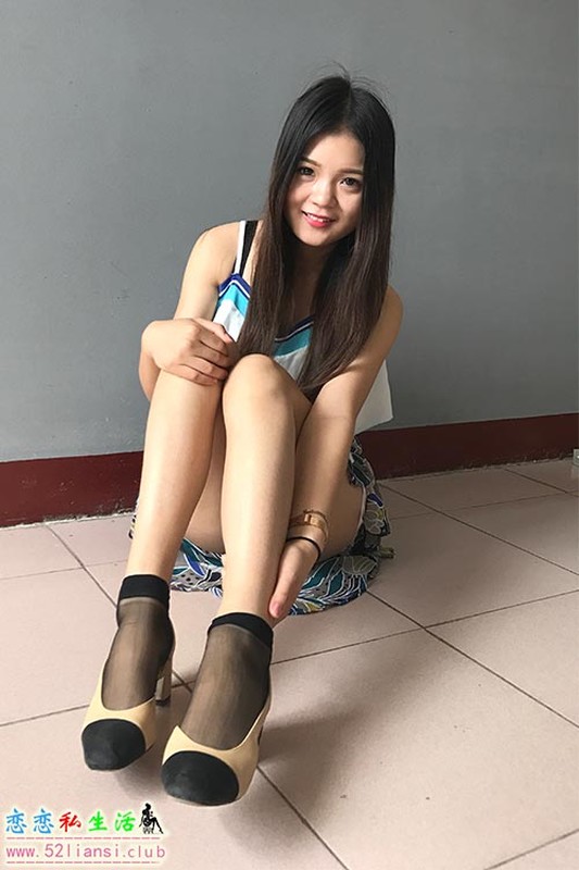 [学妹校园寝室丝短袜美脚]-第012期李欢【94P/360M】