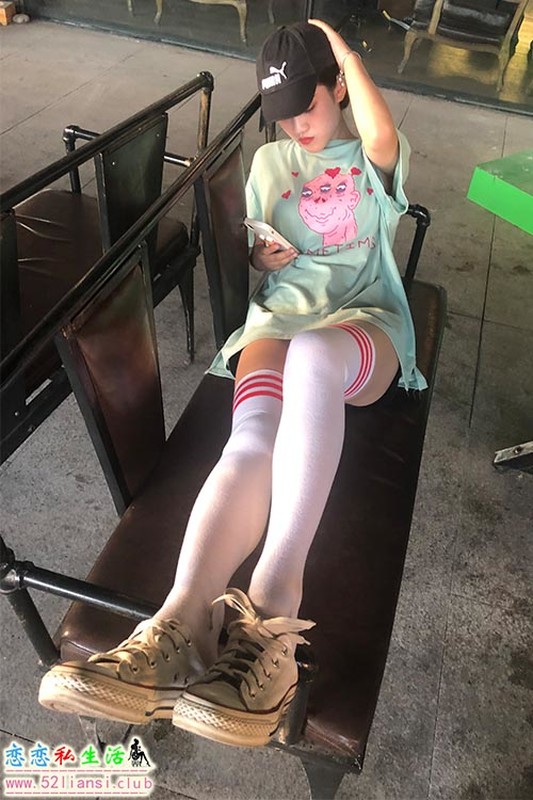 [最爱帆布鞋]041-学妹丝袜美腿写真（带视频）【182P+2V/1.4G】