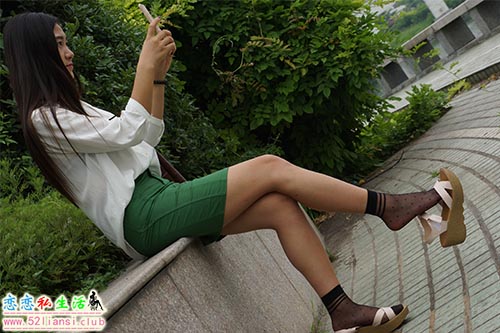 [自由摄影]No.030-这个夏天这样的穿着打扮还真是少见【73P/228M】