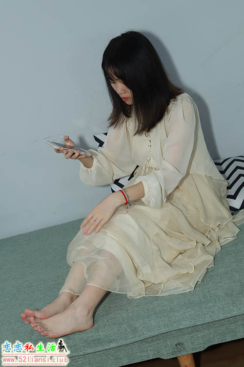 [Pary学生模拍]041 彩欣穿上可爱裙子展示美脚【123P/208M】