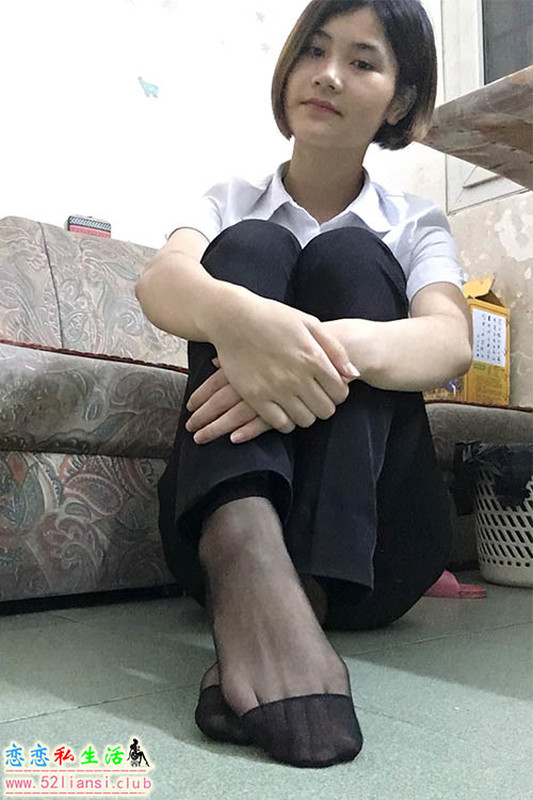 [学妹校园寝室丝短袜美脚]-第030期谭佐婷【40P/23M】