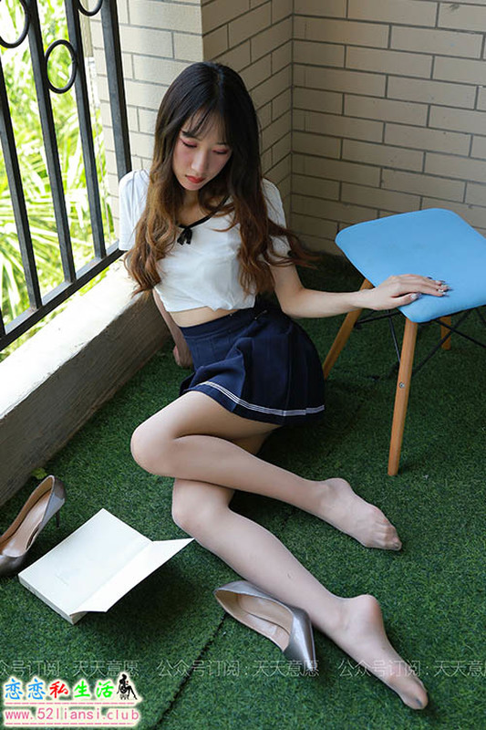 [IESS异思趣向] 丝享家 823：怡怡《长腿少女 新人报道》【89P/120M】
