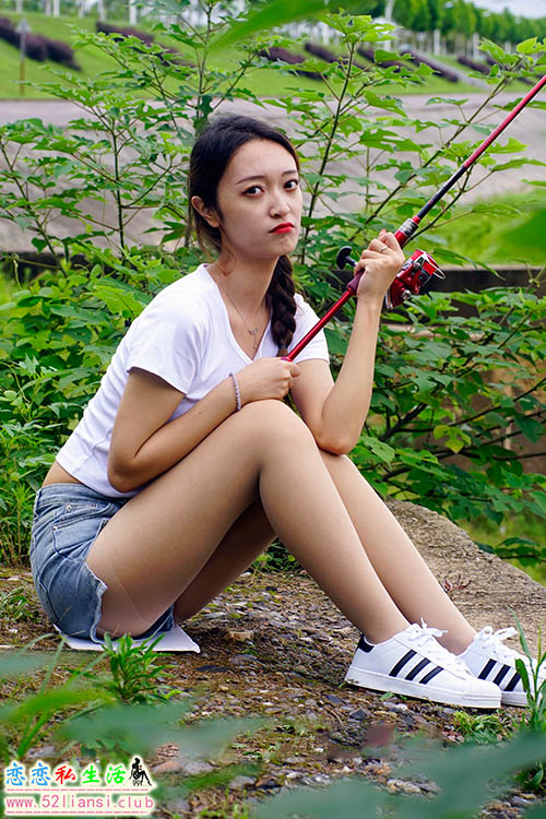 [初夏女神]052期 依依~《新手钓鱼》七月你好，天下钓友是一家(带视频)【115P+1V/3.94G】
