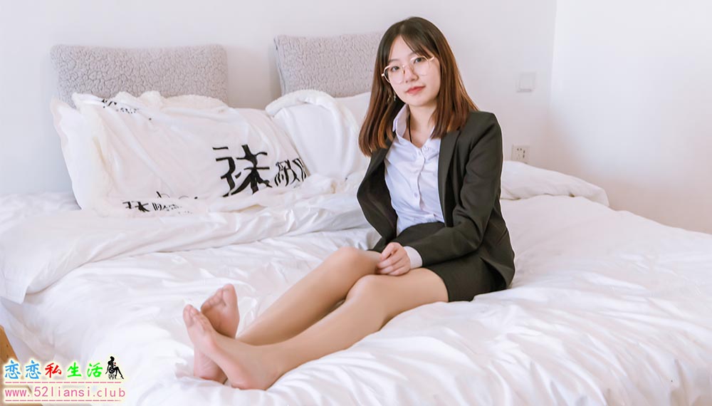 [袜啵啵] 267期 小甜豆-高跟鞋、油亮肉丝、ol制服(带视频)【130P+1V/4.64G】