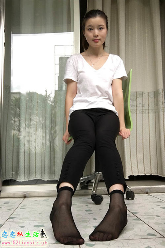 [学妹校园寝室丝短袜美脚]-第033期夏丽【237P/295M】