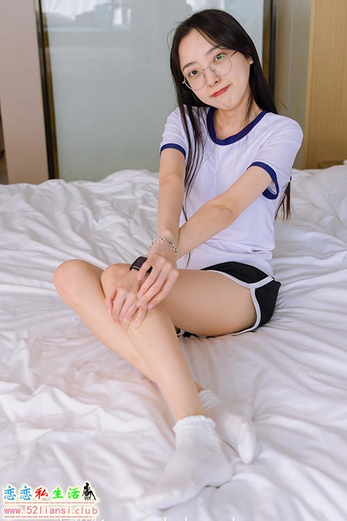 [袜啵啵] 147期 稚予-空军一号板鞋、白棉袜、体操服、走路掉袜子剧情(带视频)【139P+1V/5.71G】