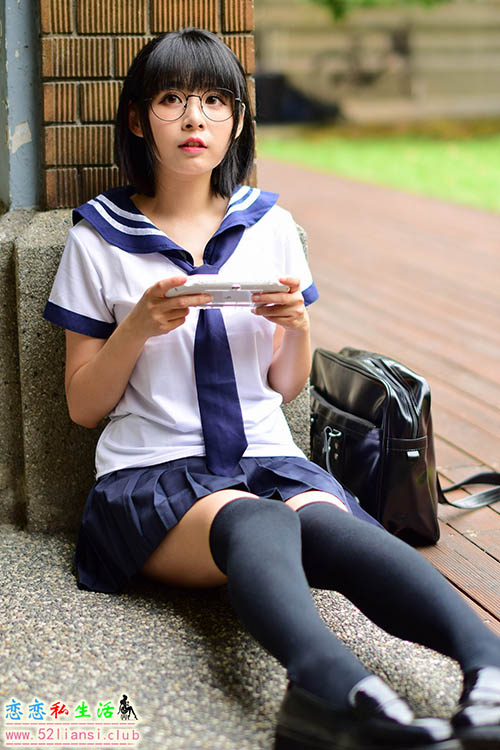 [街拍丝足]171-海琳 学生制服【73P/56M】