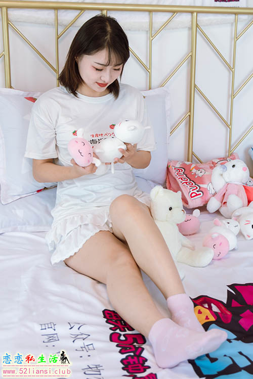[物恋传媒] No.1019 月心-运动鞋、棉袜、裸足(带视频)【147P+1V/4.0G】