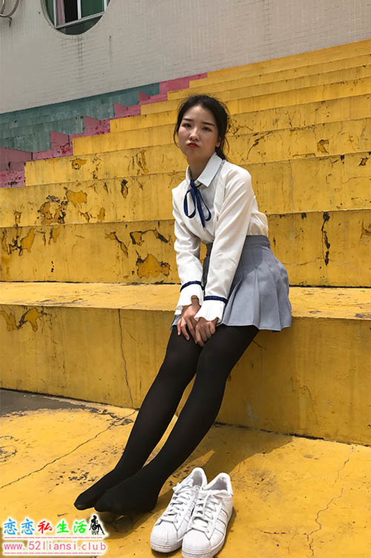 [最爱帆布鞋]007-学妹丝袜美腿写真【51P/123M】