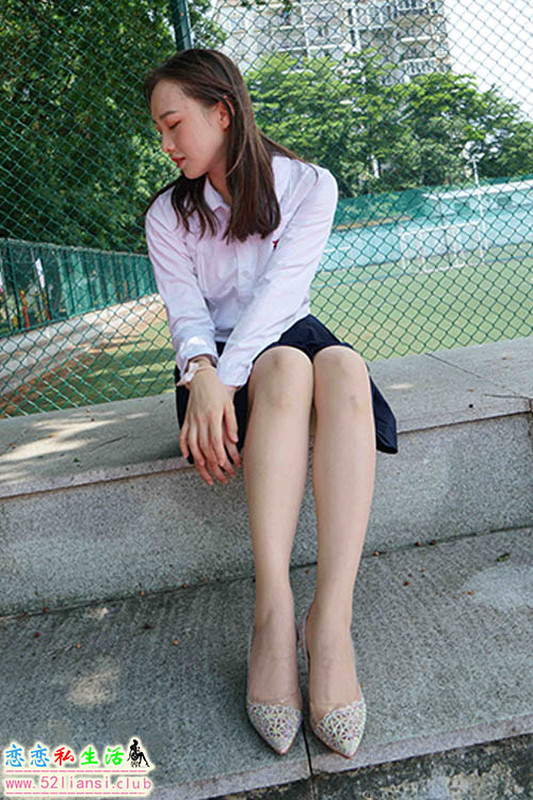 [MussGirl慕丝女郎] NO.073 美女老师红红的超薄丝袜嫩足【119P/233M】