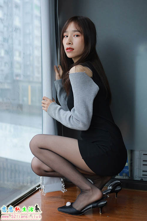 [IESS异思趣向] 丝享家 1040：美子《沙发上的黑丝》【97P/108M】