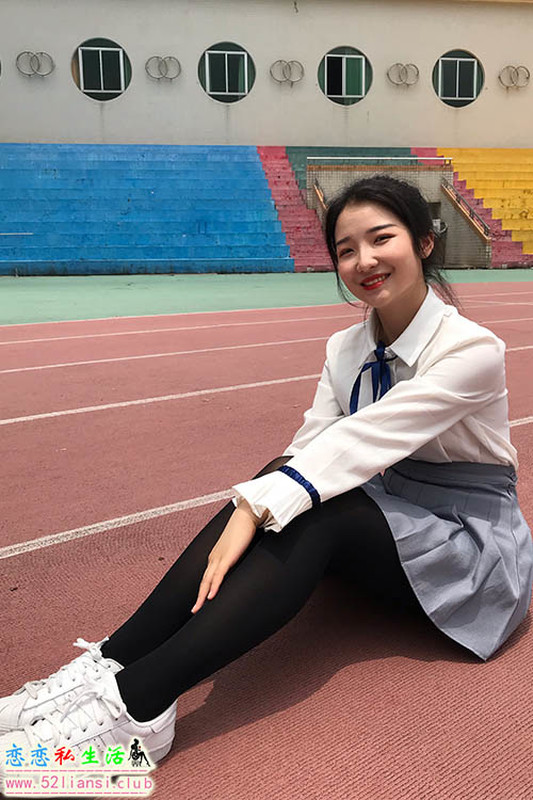 [最爱帆布鞋]007-学妹丝袜美腿写真【51P/123M】