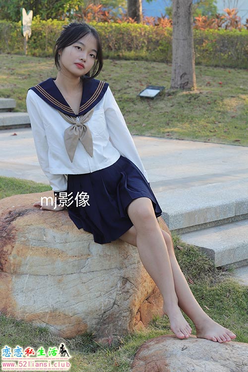 [Pary学生模拍]110 大学生小然户外展示37码嫩脚【98P/758M】