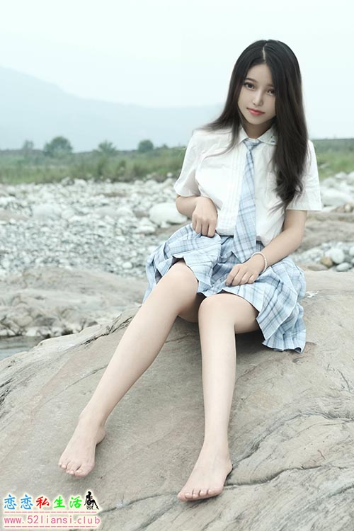 [美图精选]966-eloise软软-河边JK【32P/41M】