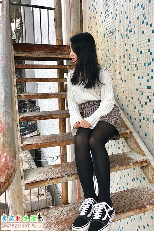[最爱帆布鞋]006-学妹丝袜美腿写真【100P/314M】