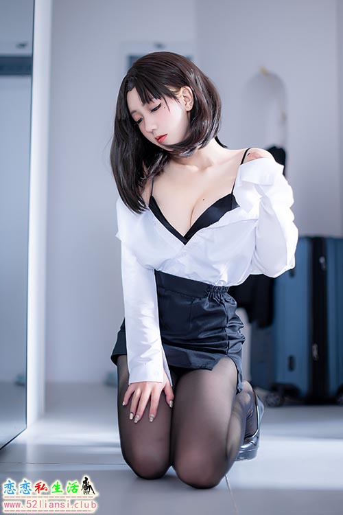 [美图精选]723-蓝小沂KiKi-OL黑丝【42P/118M】