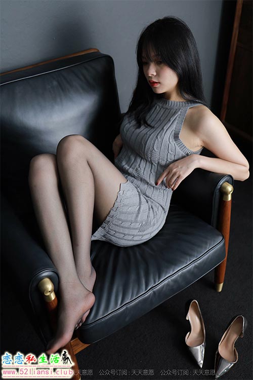 [IESS异思趣向] 丝享家 924：小七《灰色毛衣》【91P/110M】