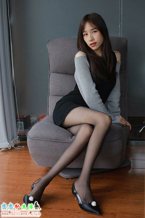 [IESS异思趣向] 丝享家 1040：美子《沙发上的黑丝》【97P/108M】