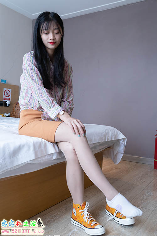 [袜啵啵] 008期 涵涵-帆布鞋、白色短棉袜、肉丝-常规加长版(带视频)【139P+1V/3.94G】