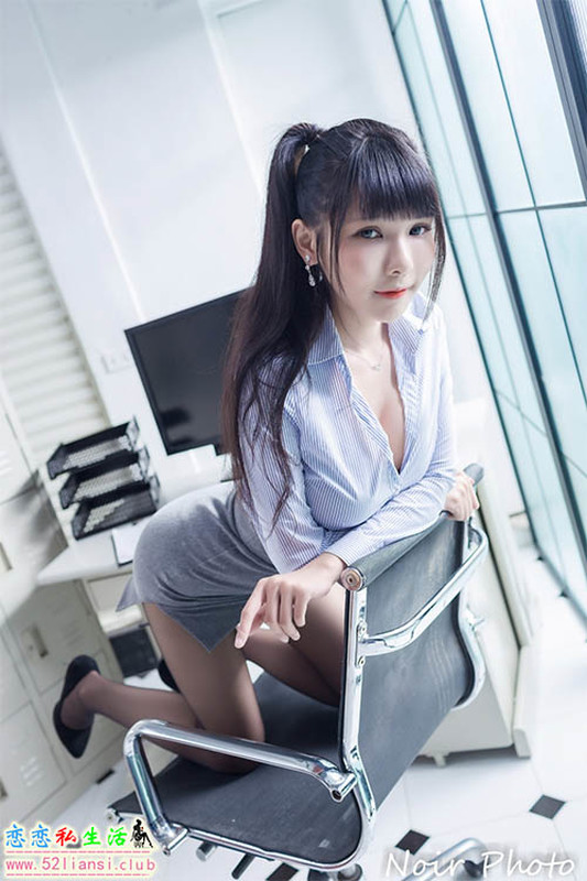 [街拍丝足]072-台湾腿模 依霜 OL黑丝 高跟美腿外拍【37P/48M】