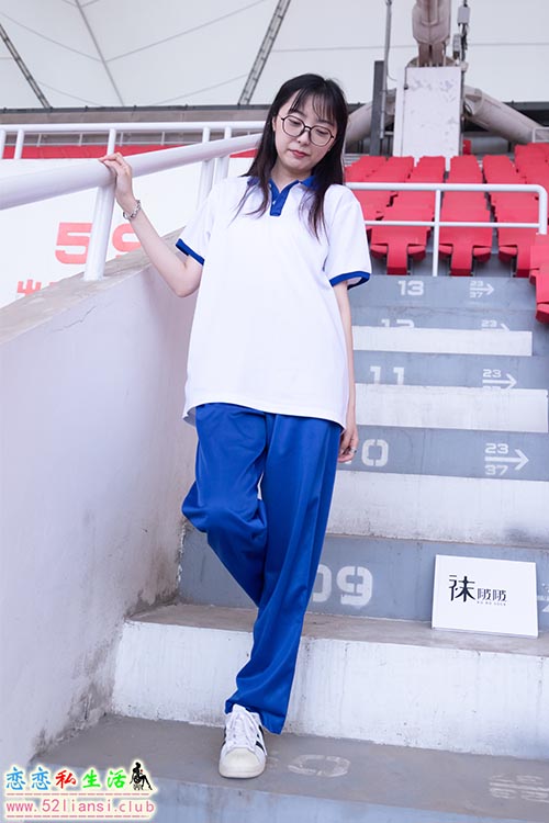 [袜啵啵] 002期 稚予-校服、贝壳头、白棉袜、裸足-常规版(带视频)【139P+1V/2.99G】