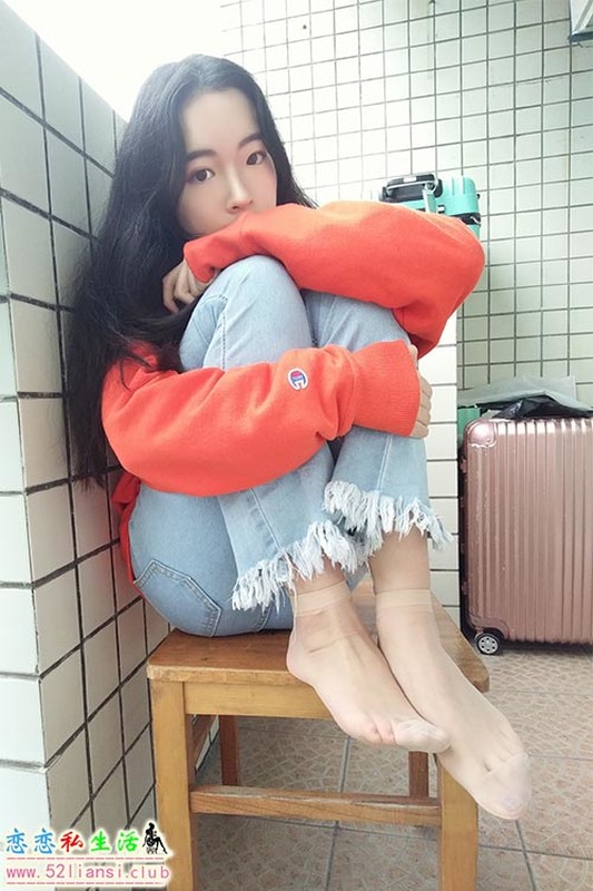 [学妹校园寝室丝短袜美脚]-第007期黄丽【97P/198M】