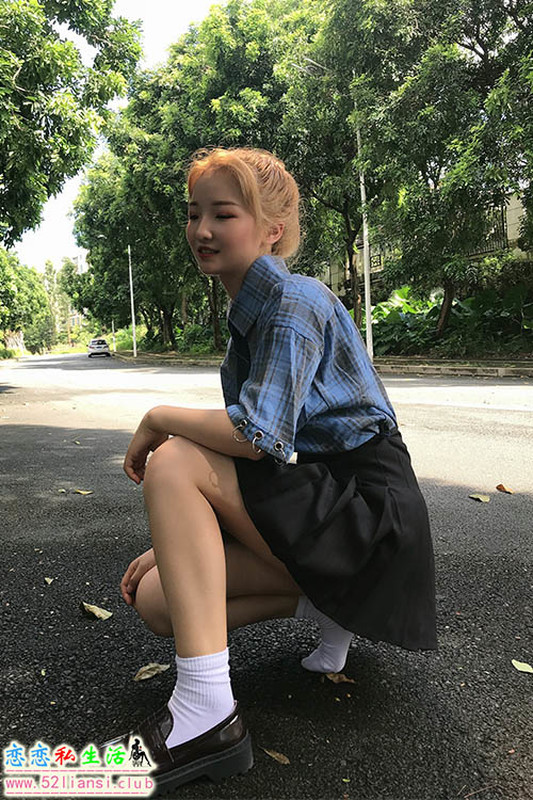 [最爱帆布鞋]061-学妹丝袜美腿写真（带视频）【240P+2V/587M】