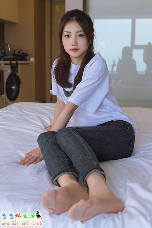 [袜啵啵] 220期 小沫-两双板鞋、短肉丝、裸足(带视频)【140P+1V/5.98G】