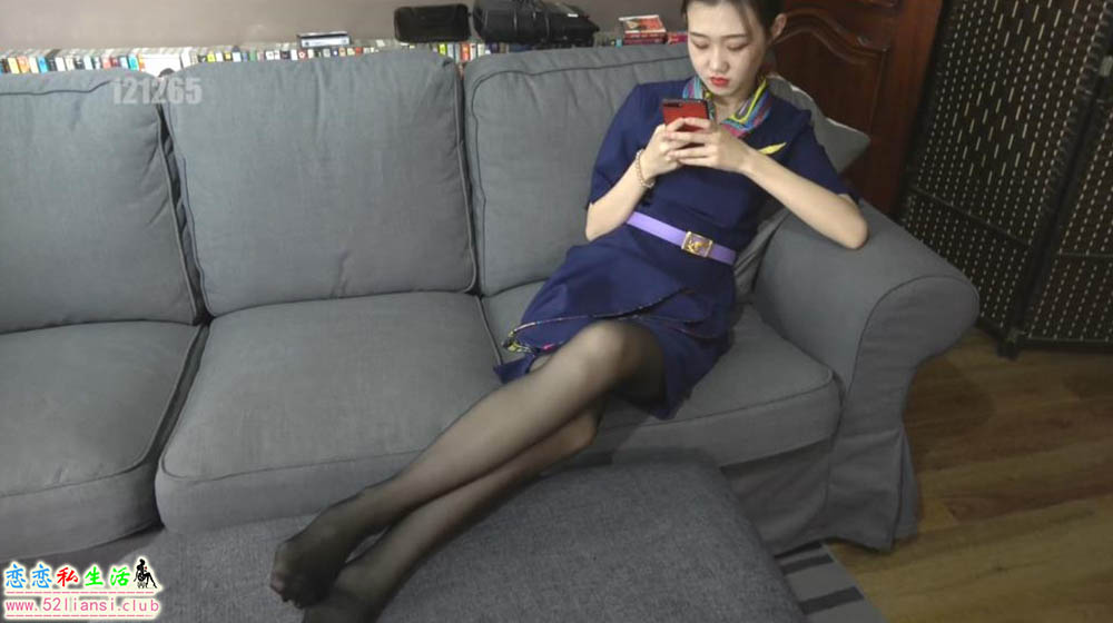 [视频] K&M 183-深蓝制服黑丝足秀【15min/1.28G】