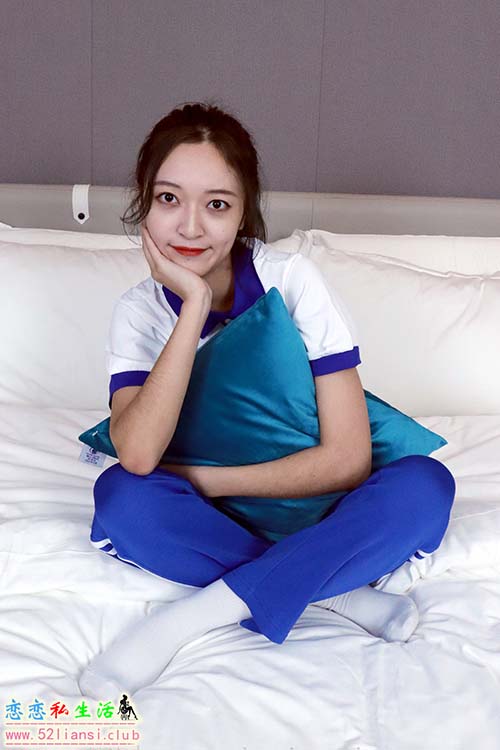 [初夏女神]022期 依依~校服搭配37码运动鞋拍摄(带视频)【126P+1V/5.44G】