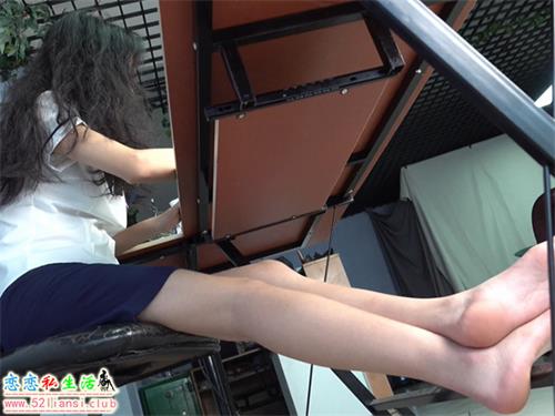 [南国足艺]24-气质美女小雨办公室女郎，秀高跟美脚，红润修长的脚底【12min/1.71G】