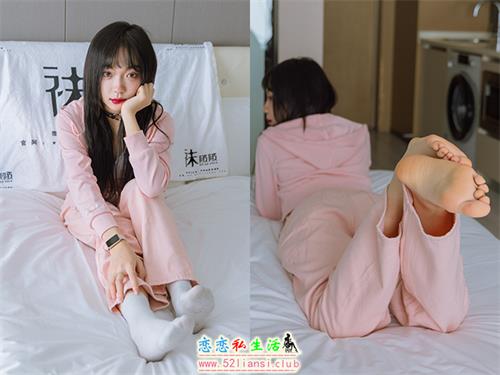[袜啵啵] 141期 周周-运动鞋、白棉袜、裸足(带视频)【140P+1V/5.57G】视频下载