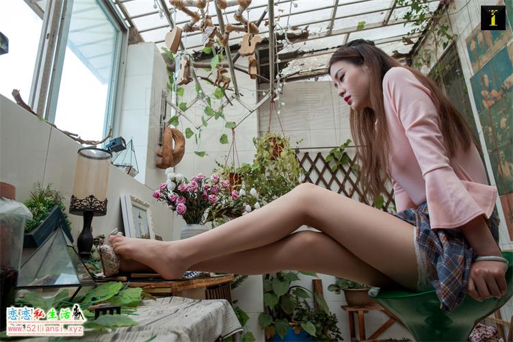 [IESS异思趣向] 丝享家566：九妹爬下屋顶后视频下载