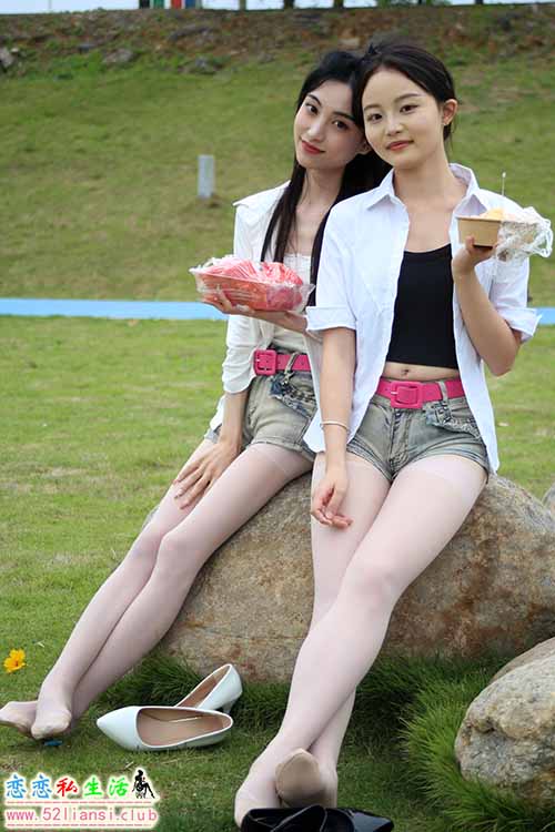 [初夏女神]257期 柒柒、双双~《光彩照人》天气在热也挡不住我们出门瞎逛(带视频)【130P+1V/4.7G】