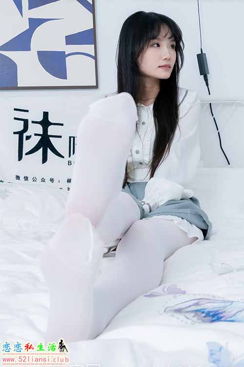 [袜啵啵] 468期 甜甜圈-高跟凉鞋、厚白丝、裸足、丝袜和裸足踩蓝莓剧情(带视频)【150P+1V/7.57G】