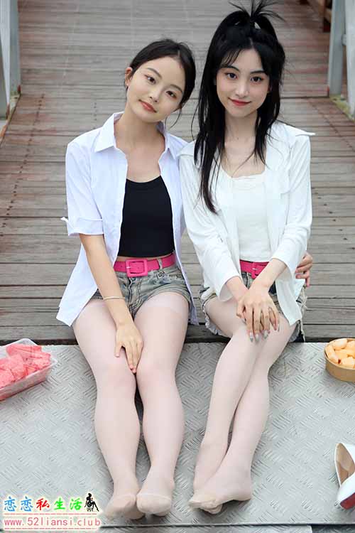 [初夏女神]257期 柒柒、双双~《光彩照人》天气在热也挡不住我们出门瞎逛(带视频)【130P+1V/4.7G】