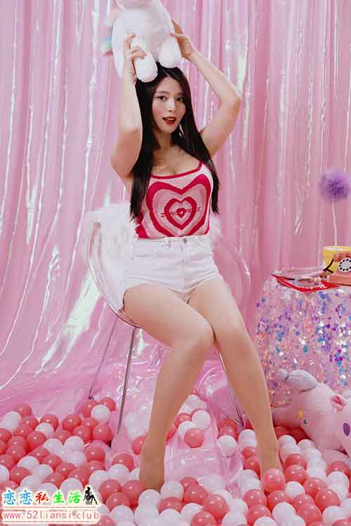 [街拍丝足]481-长腿美模 筱筱 - 热裤棚拍【92P/221M】