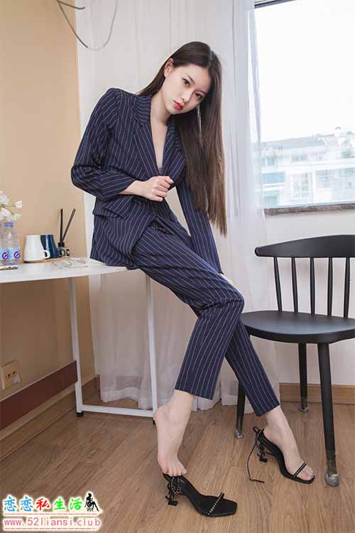 [精选资源]163-Sia不吃鱼 – 条纹职业装【128P/1.26G】