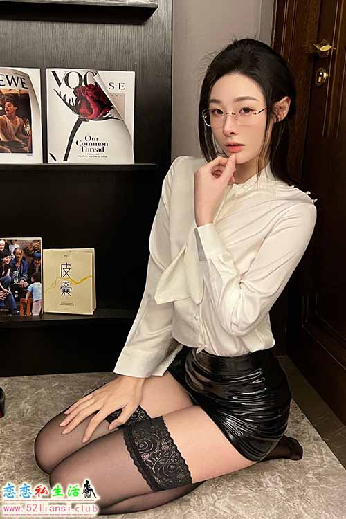 [精选资源]201-是小逗逗-黑丝玉足【31P/112M】