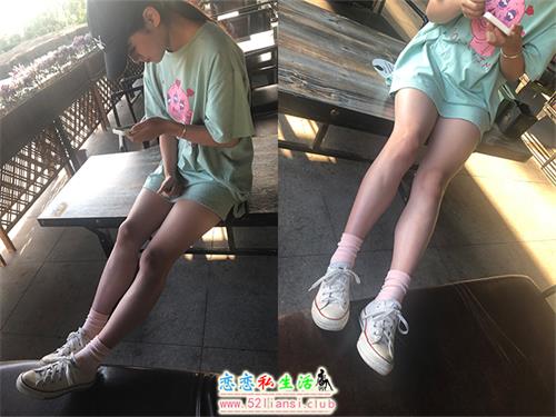 [最爱帆布鞋]040-学妹丝袜美腿写真（带视频）【79P+2V/589M】视频下载