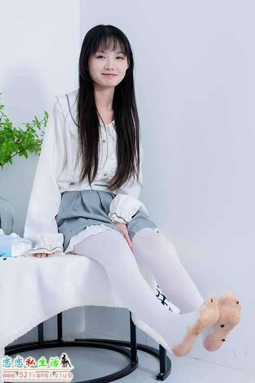 [袜啵啵] 468期 甜甜圈-高跟凉鞋、厚白丝、裸足、丝袜和裸足踩蓝莓剧情(带视频)【150P+1V/7.57G】