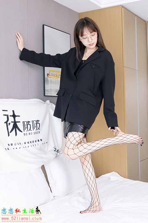 [袜啵啵] 486期 稚予-长靴、黑网袜、裸足-黑色美甲、裸足踩奶油蛋糕 踩完蛋糕泡脚剧情(带视频)【150P+1V/5.75G】