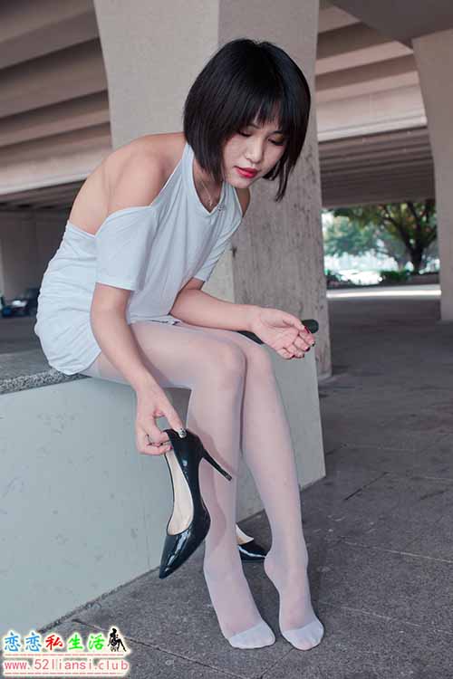 [魔镜街拍] 389-精选街拍-御风街拍-穿着大露背的白丝美女萌宝儿【369P+1V/3.51G】