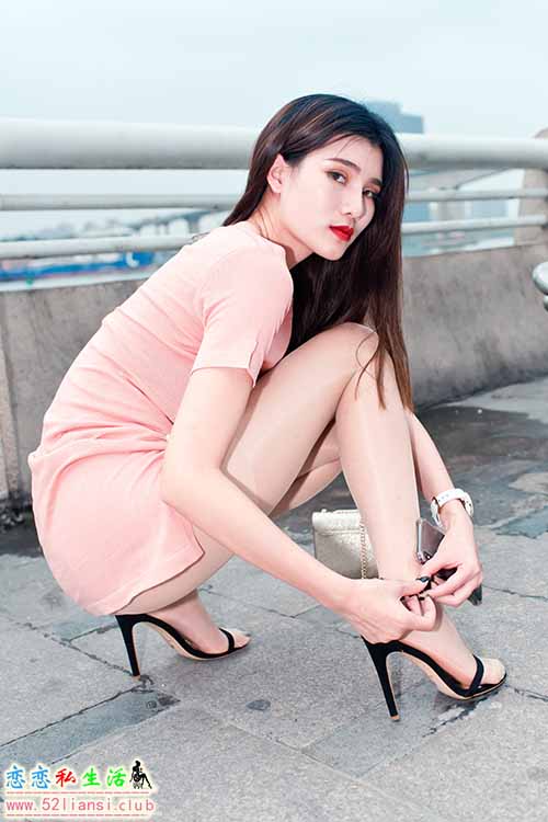 [魔镜街拍] 408-精选街拍-御风街拍-粉裙肉丝的美女婷婷在渔人码头寂寞的等待【347P/1.17G】