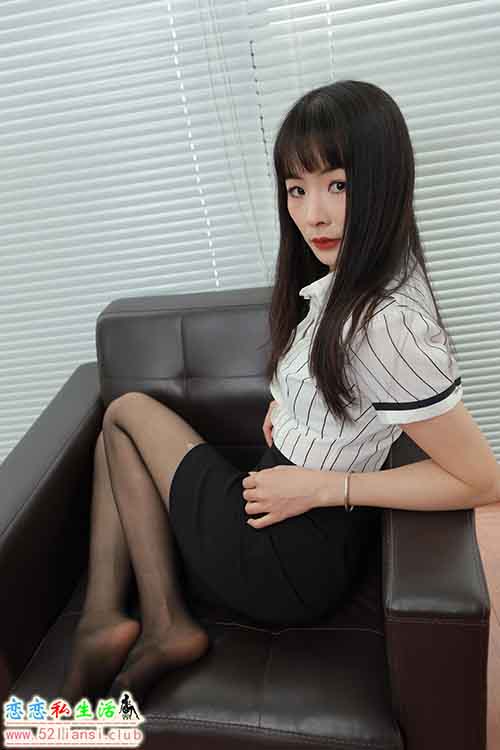 [IESS异思趣向] 丝享家 2032：小金《直发黑丝》[84P-73MB]