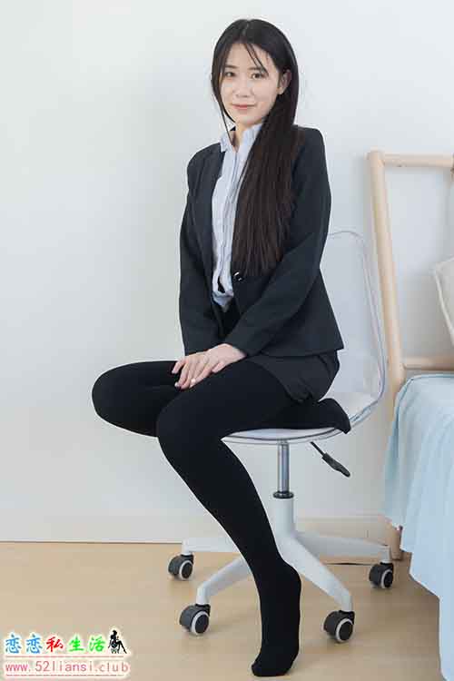 [物恋传媒] No.2318 菜菜-OL制服、高跟鞋、三双厚黑丝叠穿、袜腰展示、视频包含脱袜子的剧情(带视频)【177P+1V/5.56G】