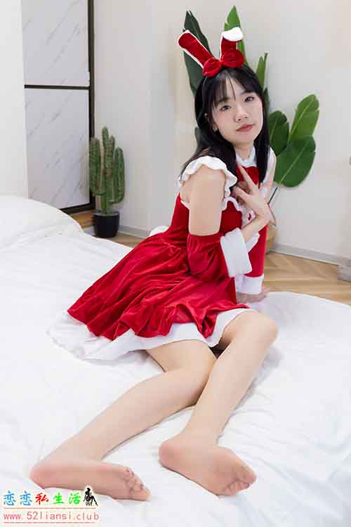 [袜啵啵] 469期 小甜豆-高跟鞋、油亮白丝、油亮肉丝、油亮黑丝、红色美甲、小甜豆手写祝福圣诞牌(带视频)【188P+1V/7.03G】