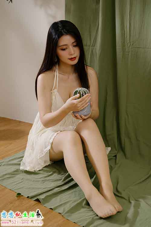 [街拍丝足]487-长腿美模 筱筱 - 连衣裙肉丝棚拍【102P/311M】