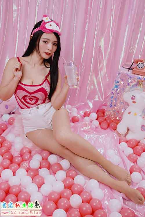 [街拍丝足]481-长腿美模 筱筱 - 热裤棚拍【92P/221M】